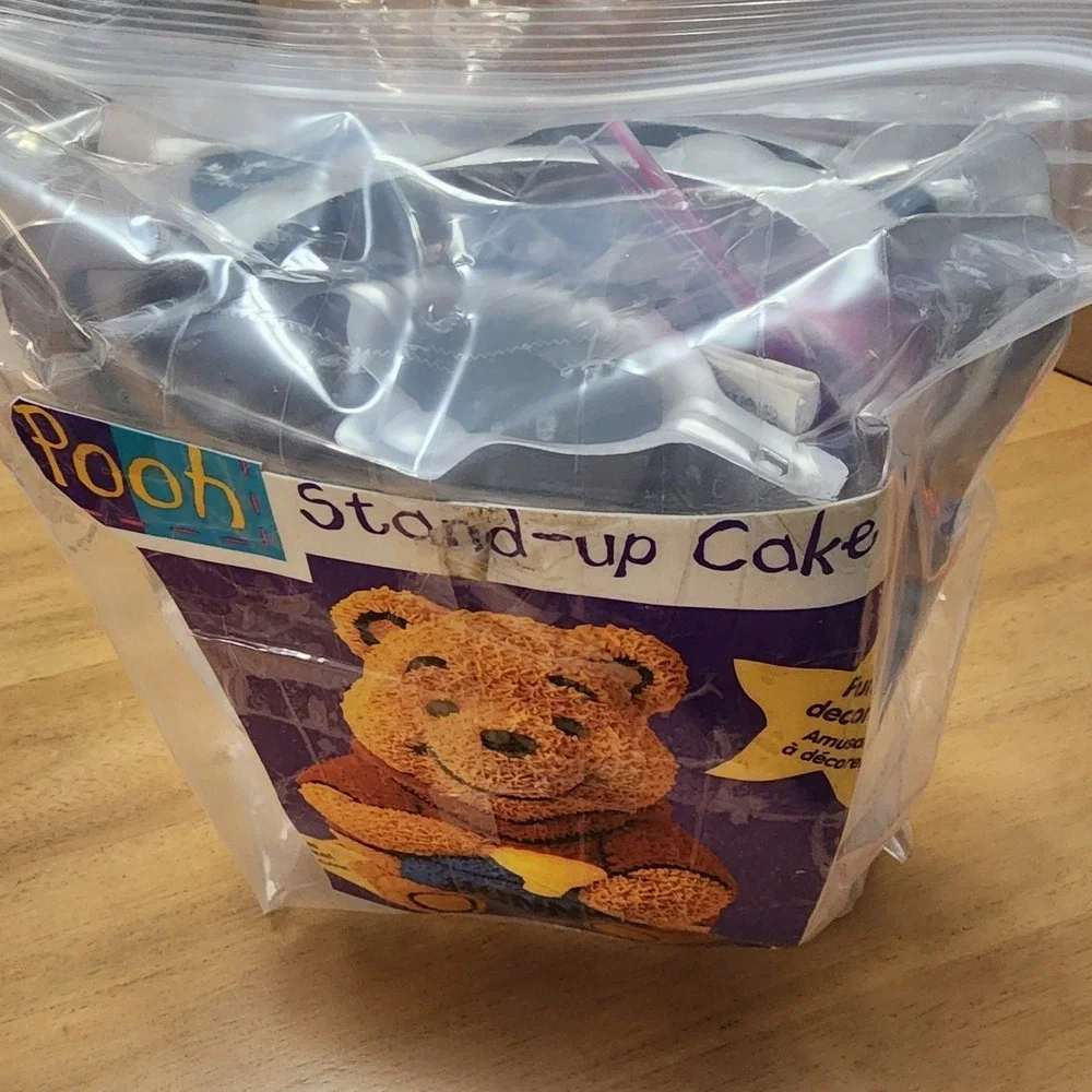 Wilton Winnie the Pooh Stand Up Cake Pan 3D Disney w Instructions and pins